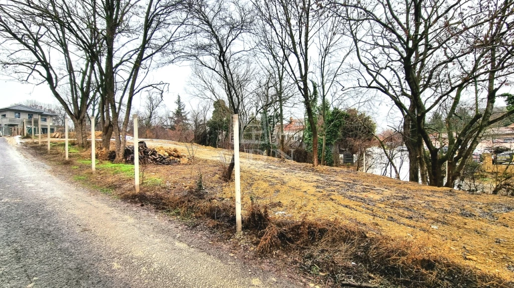 Eladó építési telek, Üröm, Üröm