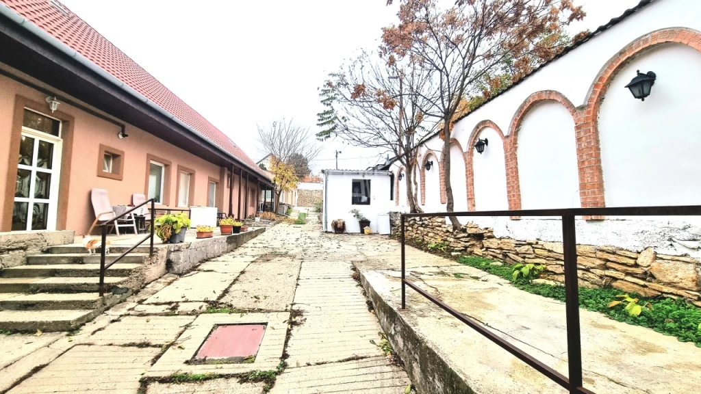 Eladó családi ház, Üröm, Üröm