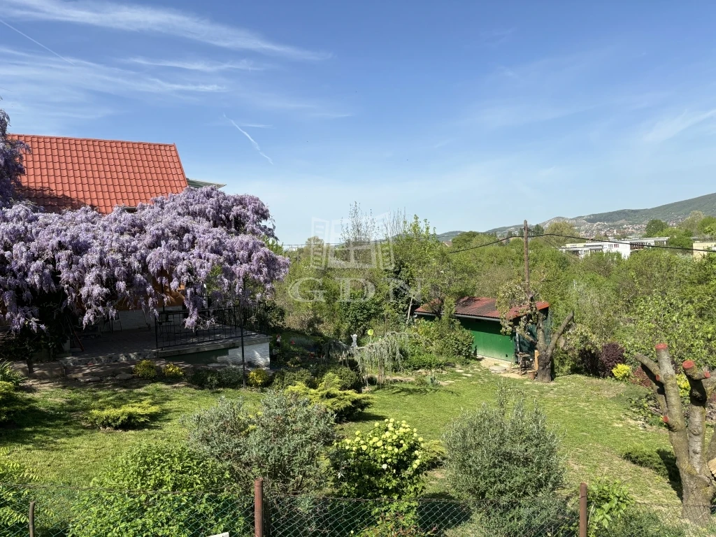 Eladó üdülő, nyaraló, Budapest XI. kerület, Kamaraerdő, Pereszke utca