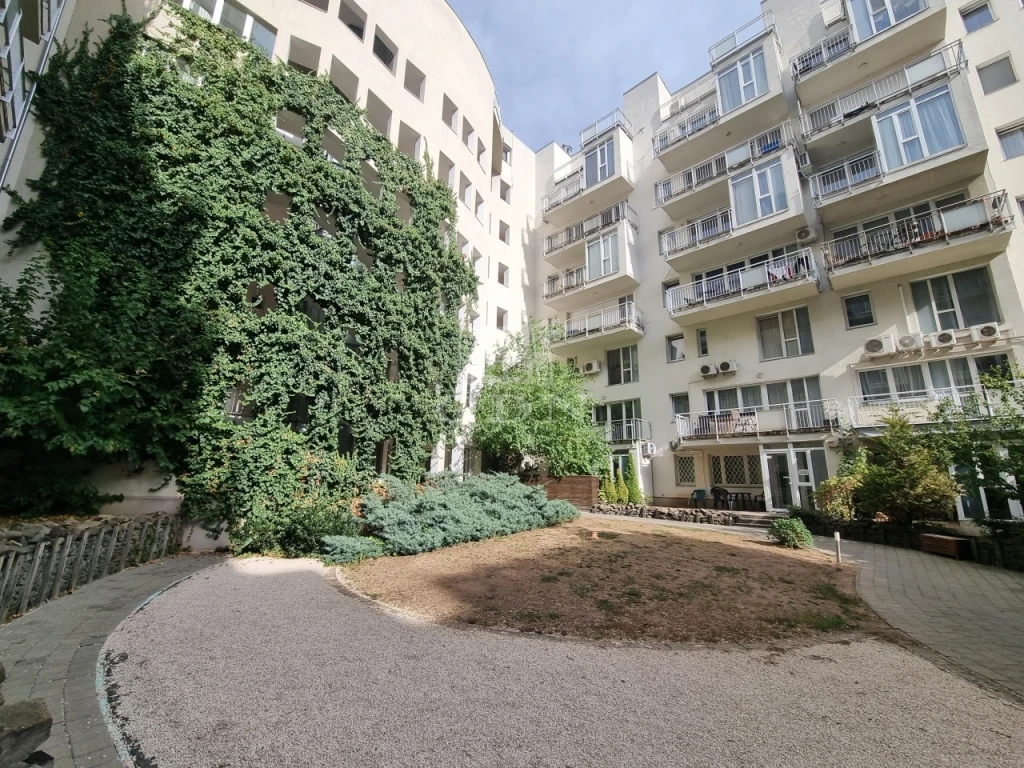 Eladó téglalakás, Budapest VII. kerület, Akácfa utca