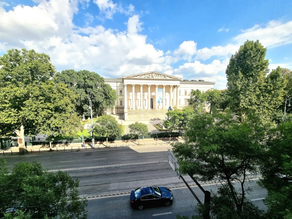 c3-1-name c2-19-name, Budapest V. kerület, Múzeum körút