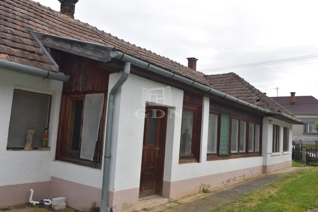 Eladó családi ház, Szőce, Rimány, Csendes utca