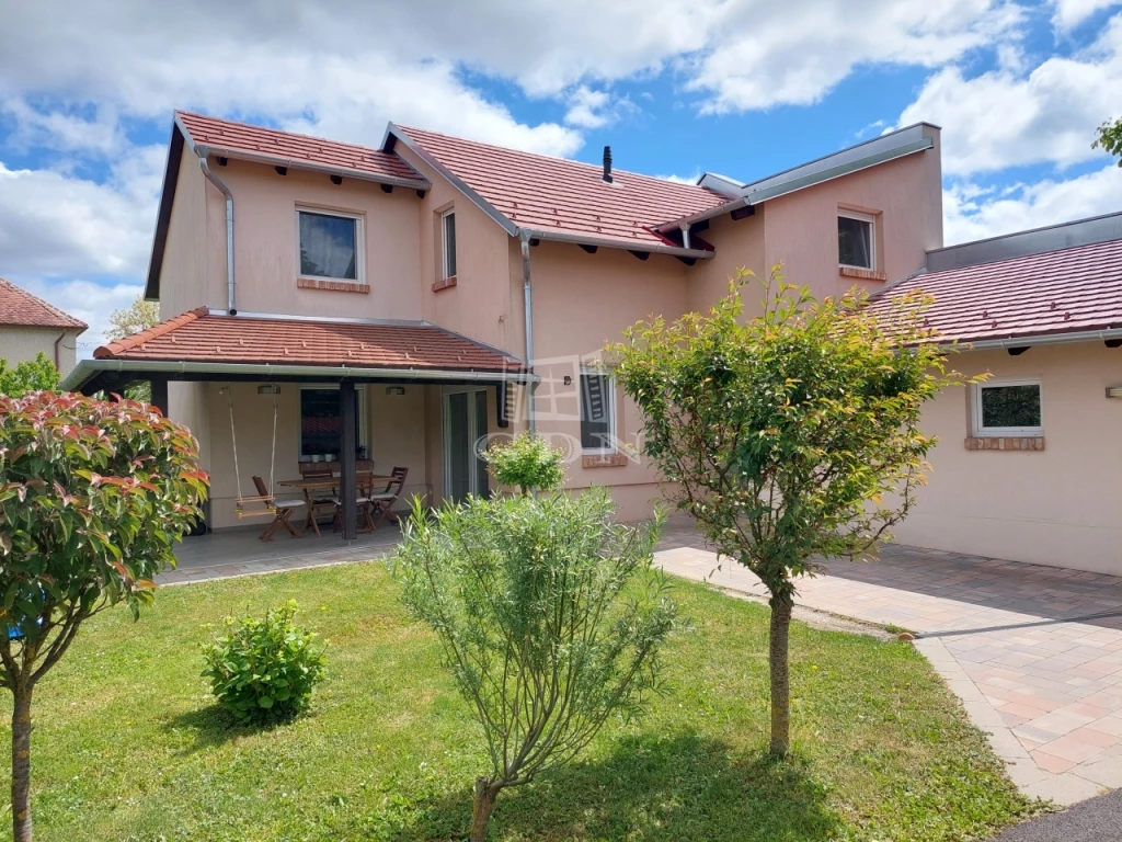 Eladó családi ház, Szombathely, Olad, Csendes környéken