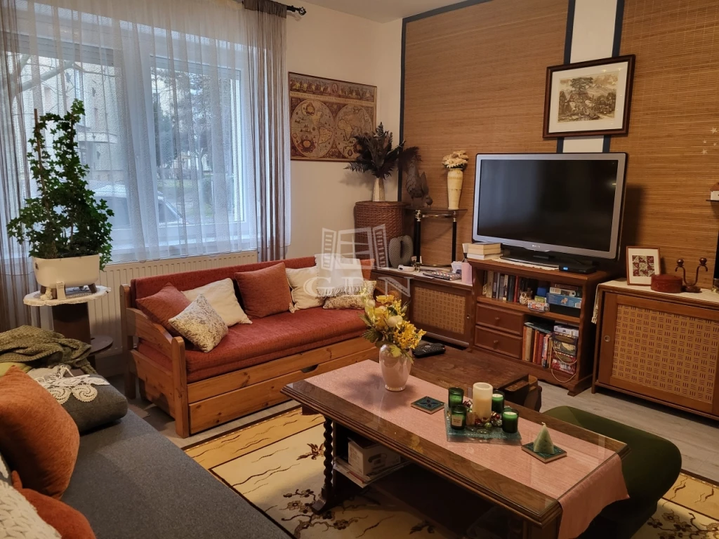 Eladó téglalakás, Szombathely, KISZ-lakótelep, Csendes utcában