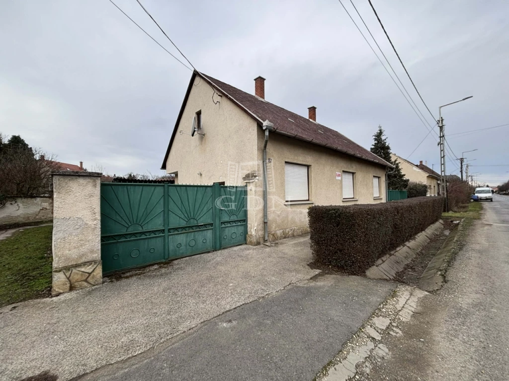 Eladó családi ház, Sárvár, Belváros köz