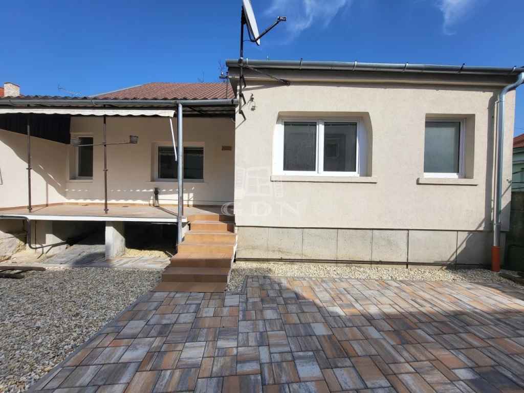 Eladó téglalakás, Szombathely, Belváros, Csendes utcában