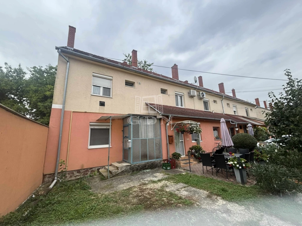 Eladó sorház, Sárvár, Újsziget