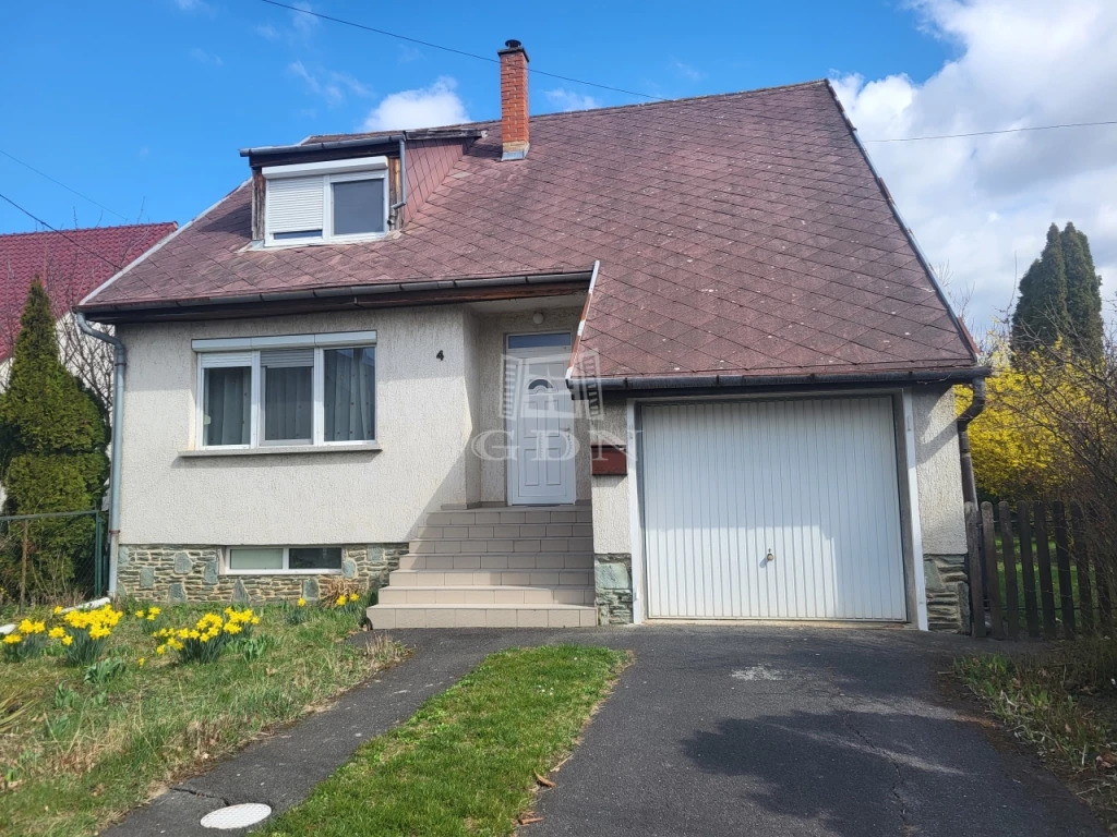 Eladó családi ház, Gencsapáti, Csendes utcában