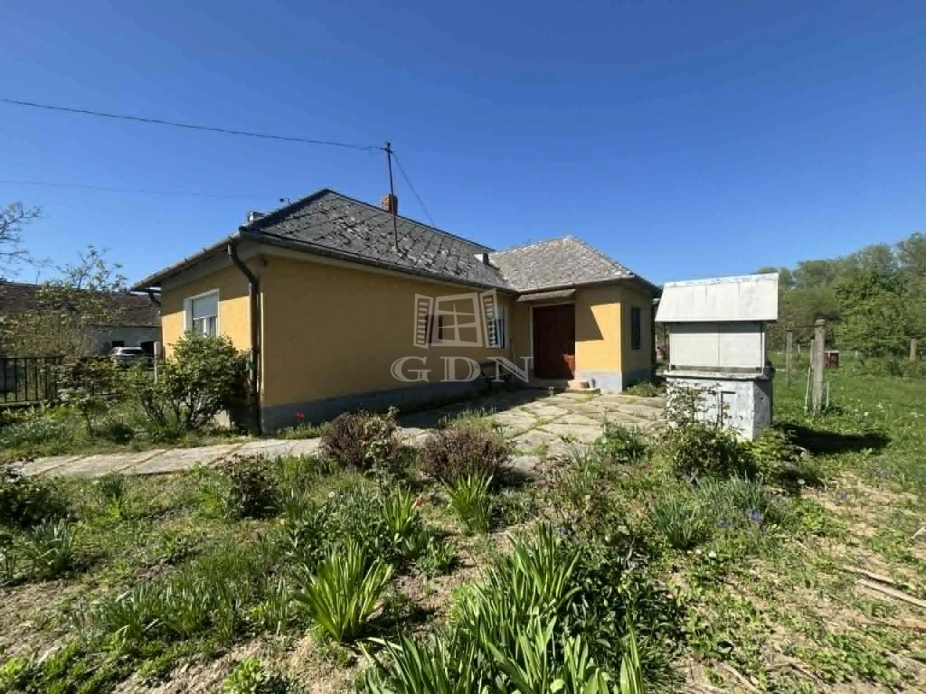 Eladó családi ház, Sorkikápolna, Alkotmány utca