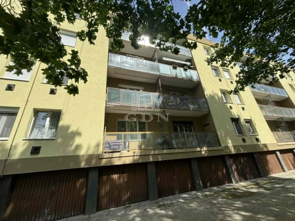 Eladó téglalakás, Szombathely, Joskar-Ola lakótelep, Károlyi utca