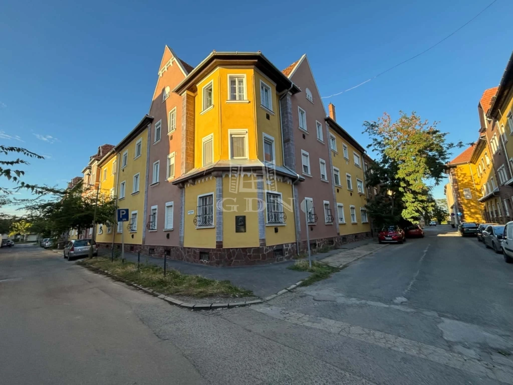 Eladó téglalakás, Szombathely, Welther Károly