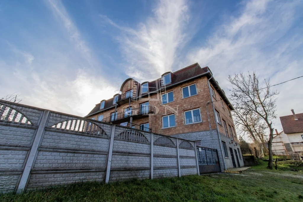 Eladó hotel, panzió, Galgahévíz, Galgahévíz központi részén