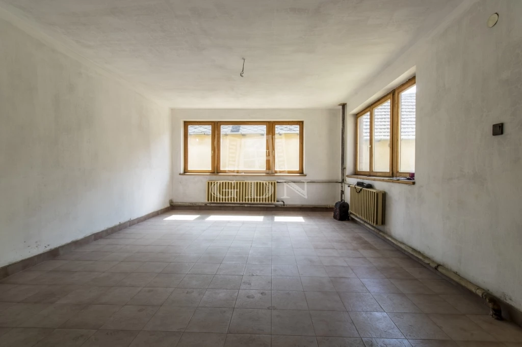 Eladó családi ház, Tura, Központi helyen