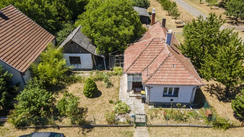 Eladó családi ház, Karácsond, Csendes utcában