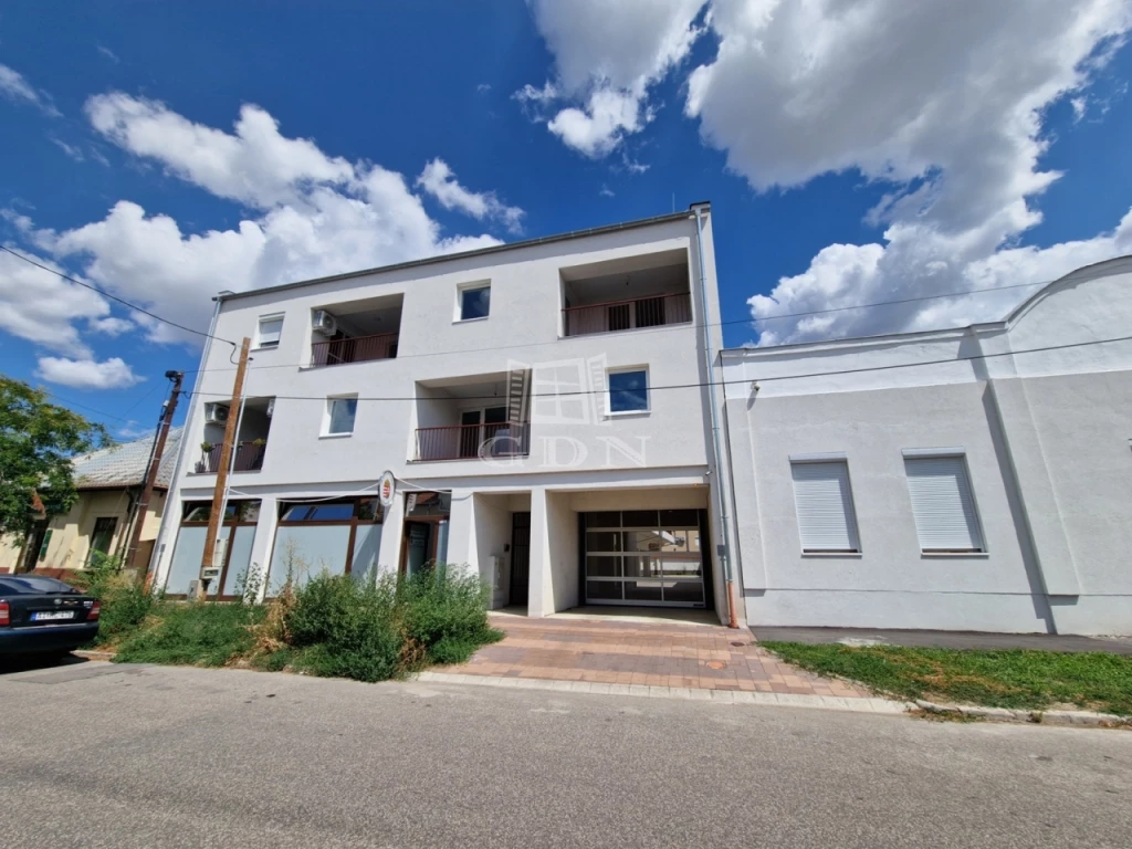 Eladó téglalakás, Hatvan, Óhatvan, Központi, mégis csendes helyen