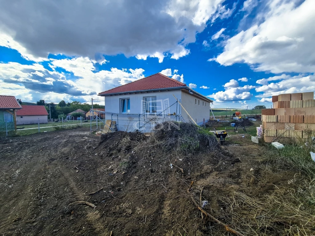 Eladó családi ház, Verseg, Verseg panorámás részén