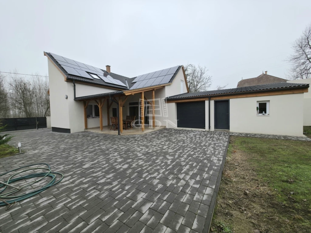 Eladó családi ház, Hatvan, Nagygombos, Hatvan külterületi részén