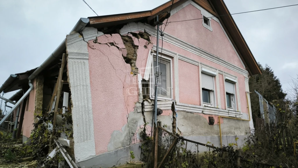 Eladó családi ház, Domony, Erdő utca