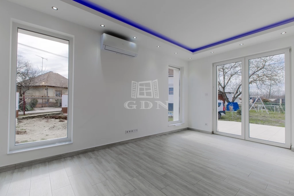 Eladó ikerház, Bag, Bag frekventált részén