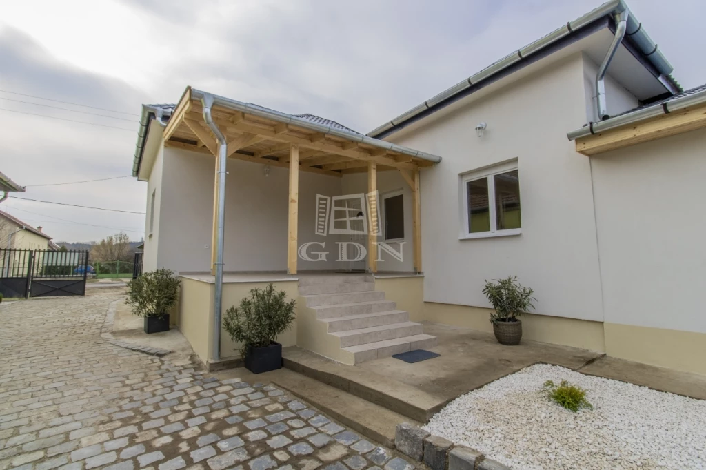 Eladó családi ház, Bag, Csendes részen