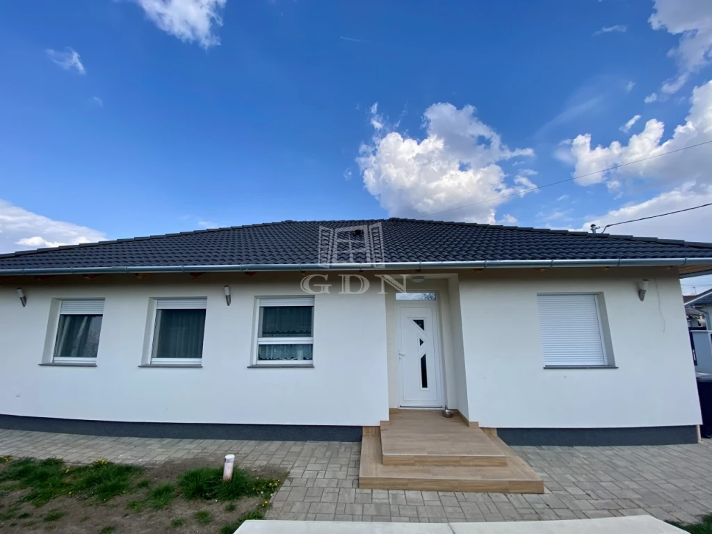 c3-1-name c2-1-name, Tököl, Belváros, Arany János utca