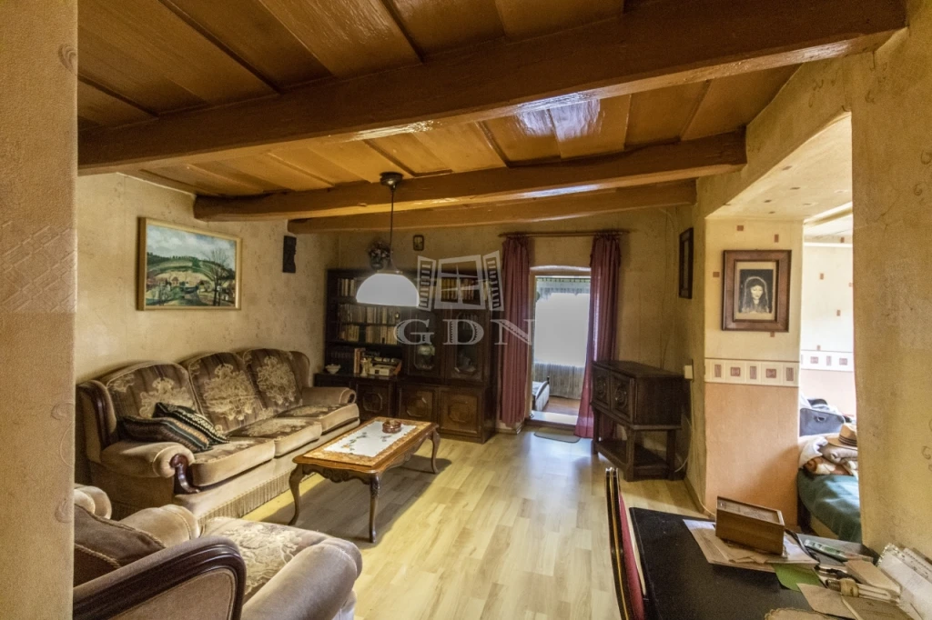 c3-1-name c2-1-name, Jobbágyi, Központban