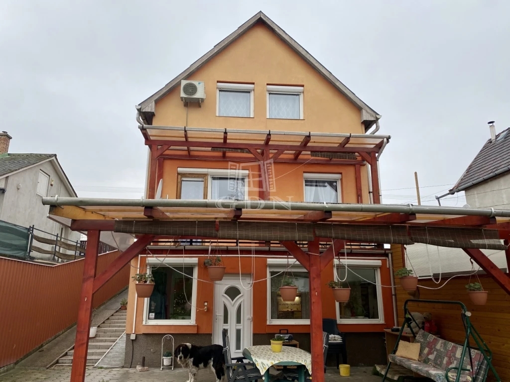 Eladó családi ház, Szigetszentmiklós, Dunapart, Üdülő sor