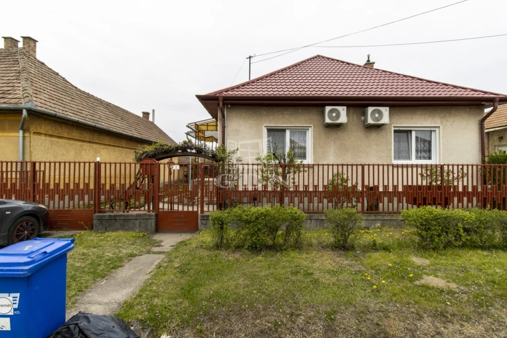 Eladó családi ház, Tura, Kertvárosi részen