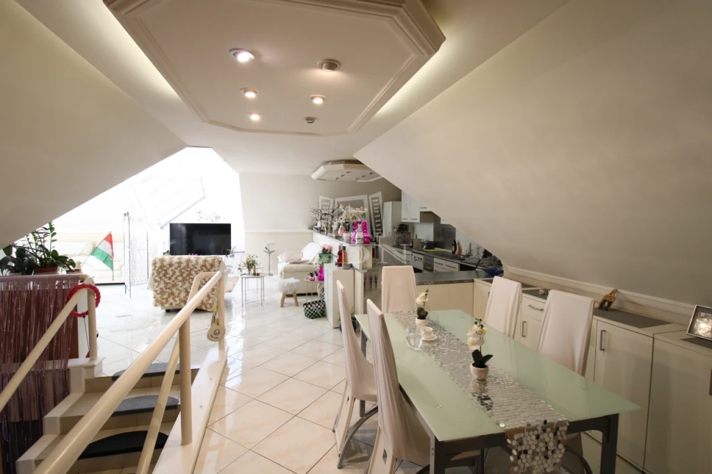 c3-1-name c2-1-name, Gödöllő, Máriabesnyő, Szabadság út