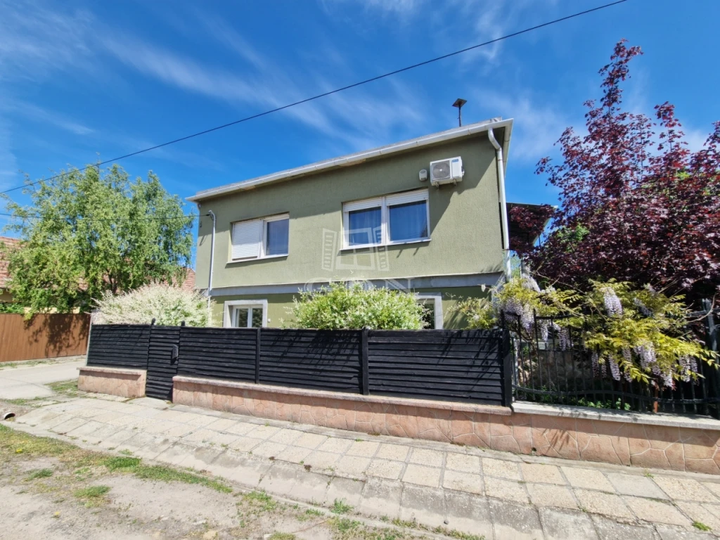 Eladó családi ház, Nagykáta, Központi helyen