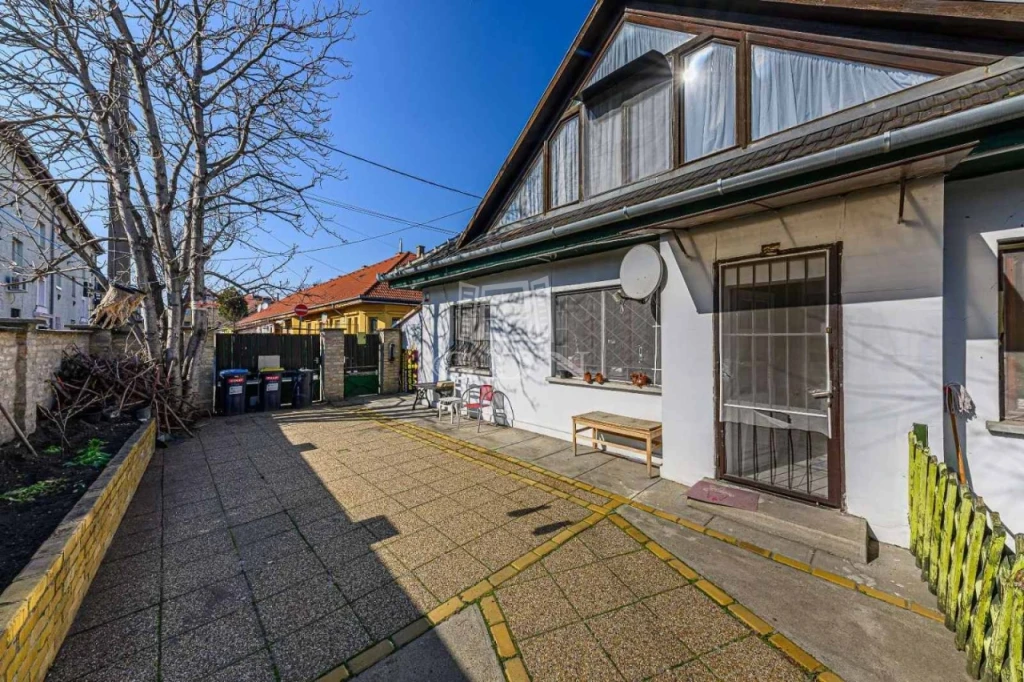 Eladó ikerház, Budapest X. kerület, Kőbánya kertváros, Csendes környéken