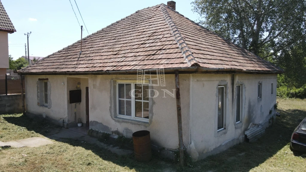 Eladó családi ház, Valkó, Nyugodt helyen