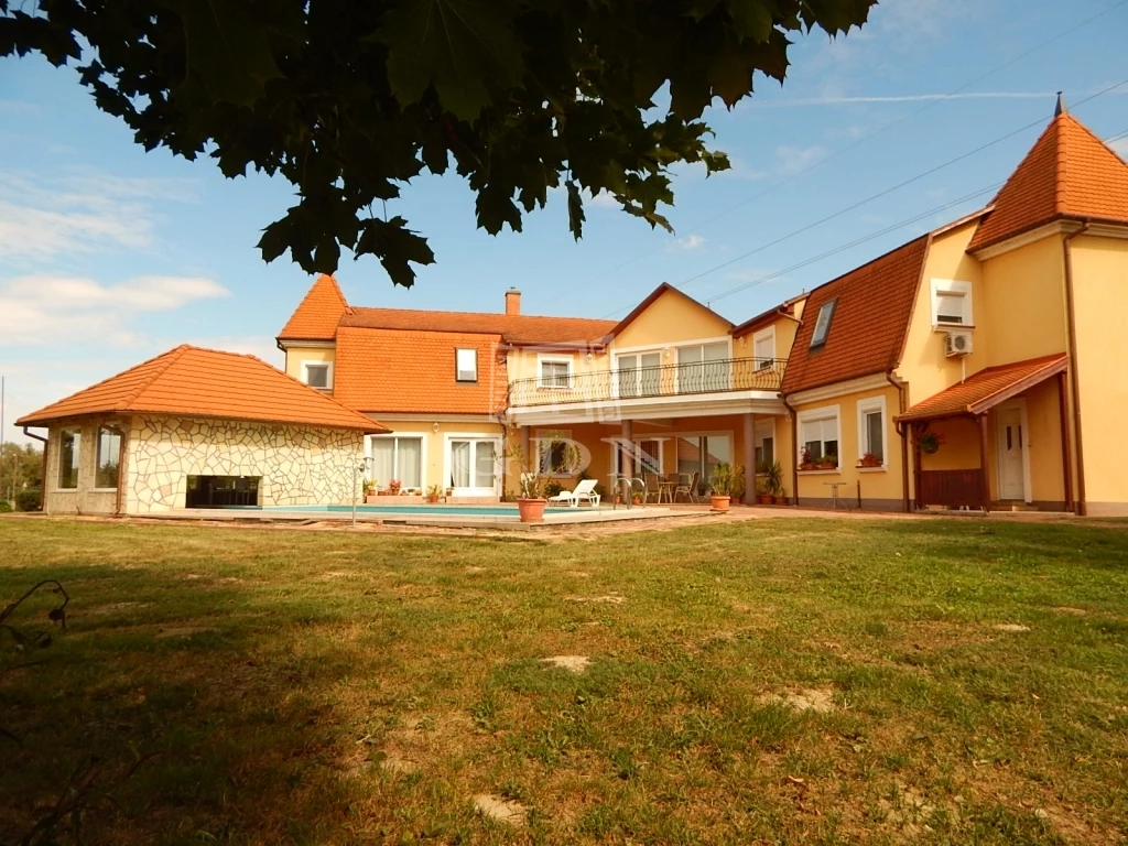 Eladó hotel, panzió, Kaposvár, Toponár, Tóparti panzió