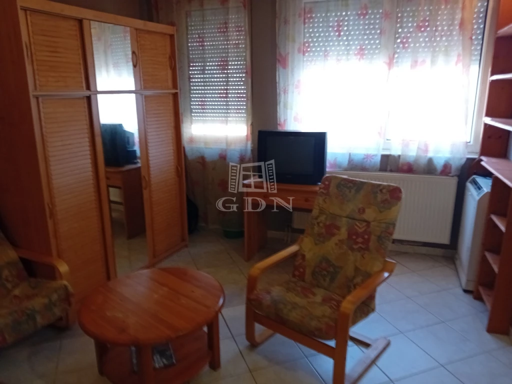 Kiadó téglalakás, Kaposvár, Zárda utca