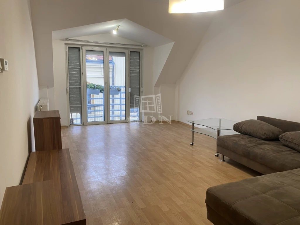 Kiadó téglalakás, Kaposvár, Zárda utca