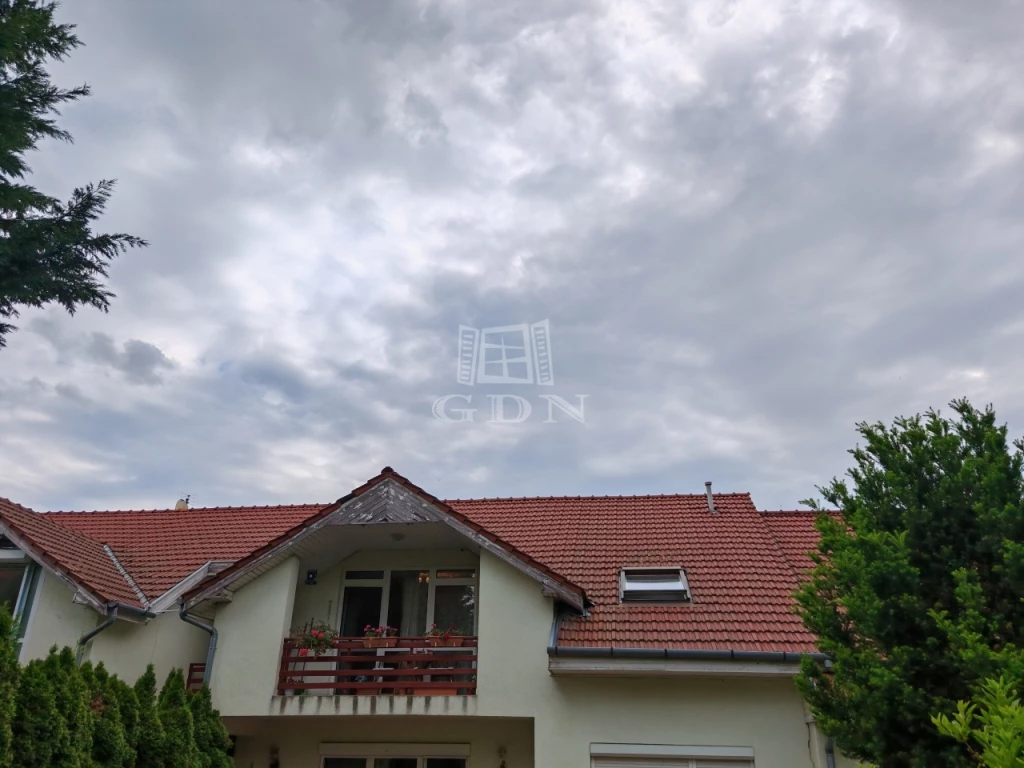 Eladó sorház, Pécel, Csatáridűlő, Csatáridűlő- sorház tetőtéri lakás