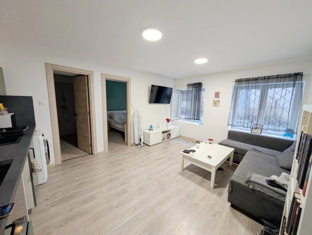 For sale brick flat, Budapest XXI. kerület, Gyártelep, Déli utca