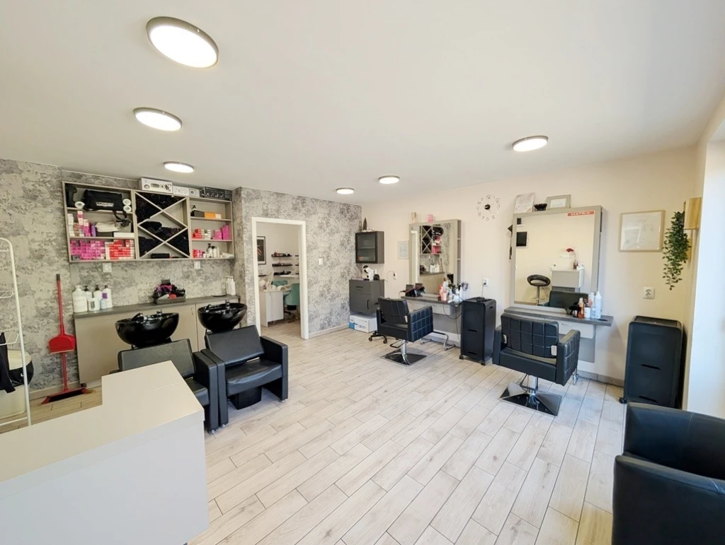 Eladó Üzlethelyiség, Szeged József Attila sugárút 44.800.000 Ft