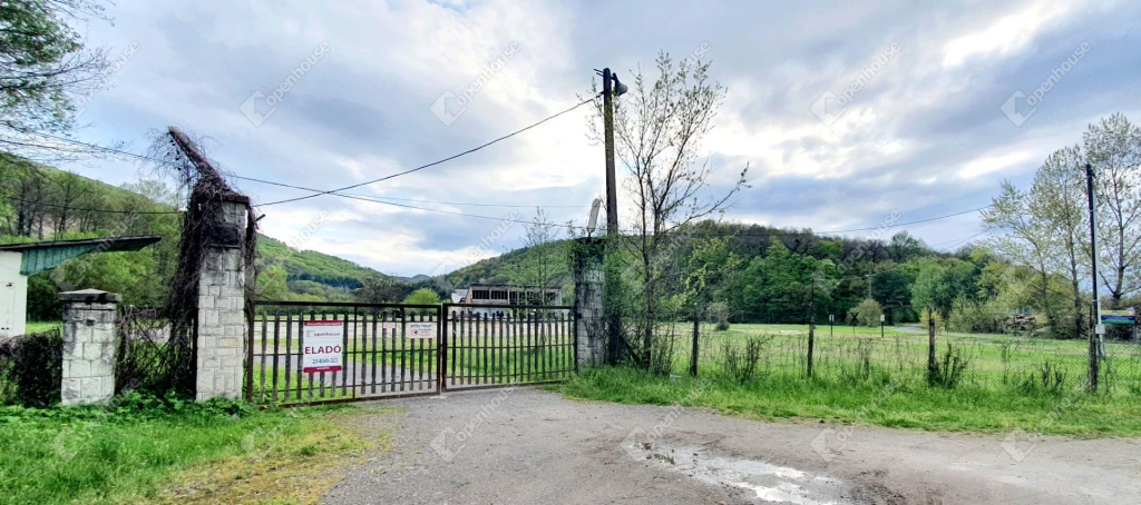 Panorámás erdei környezetben 70053 m2-es ipartelep eladó Pálházán a kisvonat pályája és a Kemence patak mellett