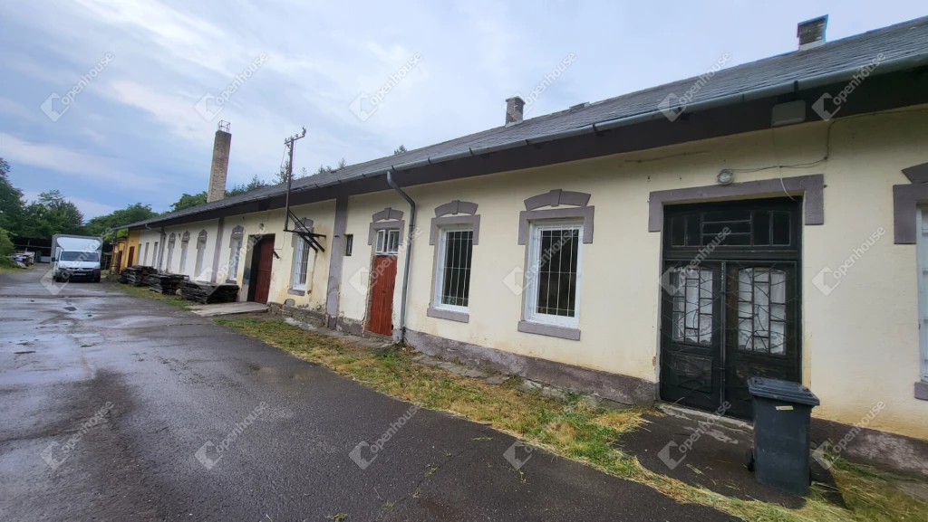 Ózdon 12000 m2-en működő faipari telep, 1100 m2 épülettel eladó!