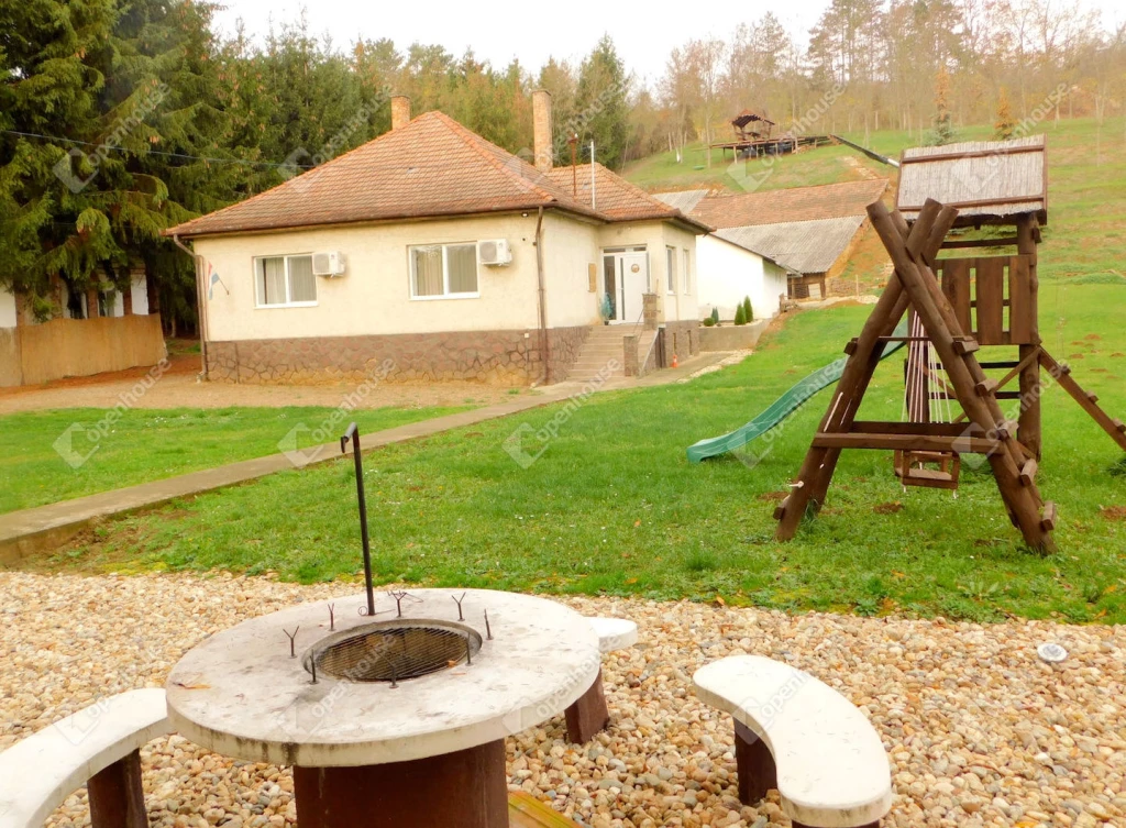 Vendéglátásra, idegenforgalmi célokra alkalmas, kiváló befektetés - eladó vendégház Bodonyban!