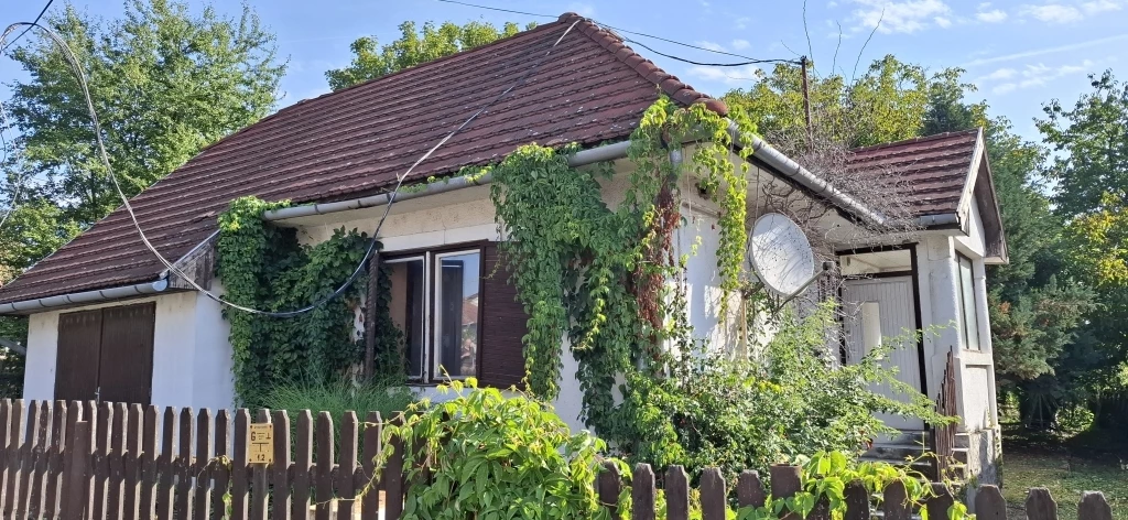 Pálházán 2 szobás 70 m2-es családi ház terasszal és garázzsal eladó