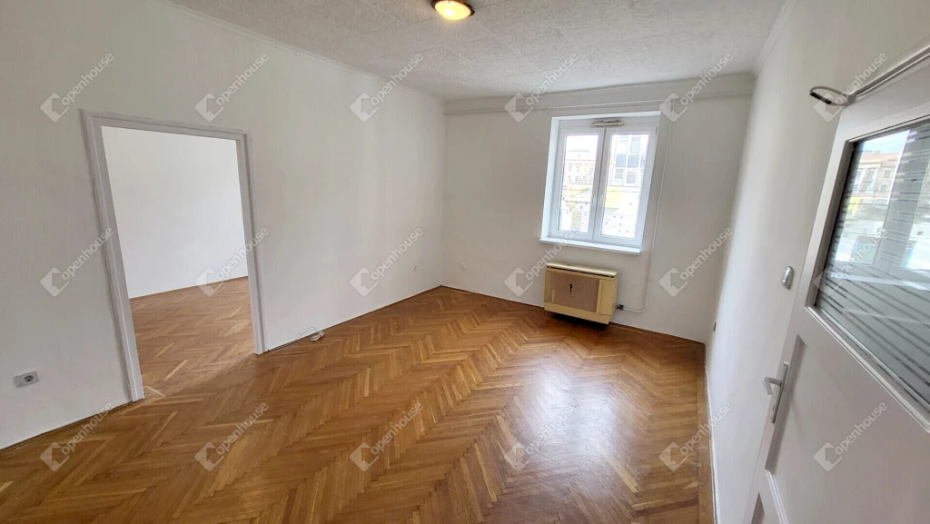 Belvárosi kiváló állapotú 1. emeleti 2 szobás lakás eladó!