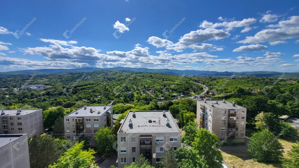 2023-ban felújított 3 szobás panorámás lakás, Avas III. ütemben eladó!