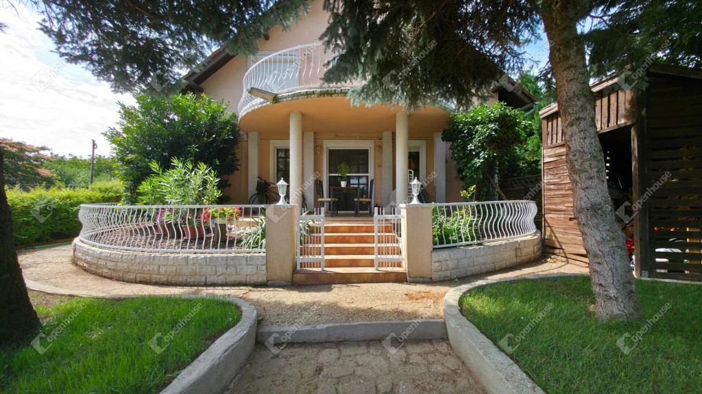 Mályiban 100 m2-es családi ház gyönyörű kerttel és garázzsal eladó