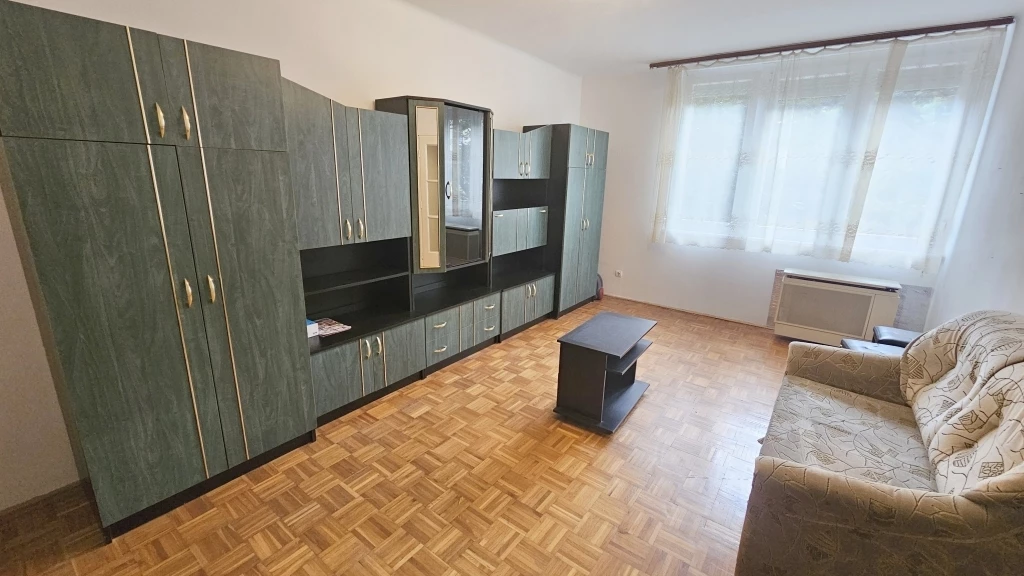 KIADÓ 42 m2-es, 2 szobás bútorozott lakás a Katowice utca elején