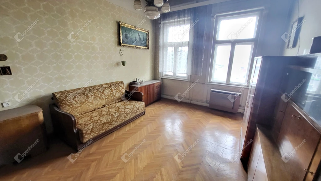 Belvárosi 440 m2 üzlethelyiségek és lakások alkalmi áron!