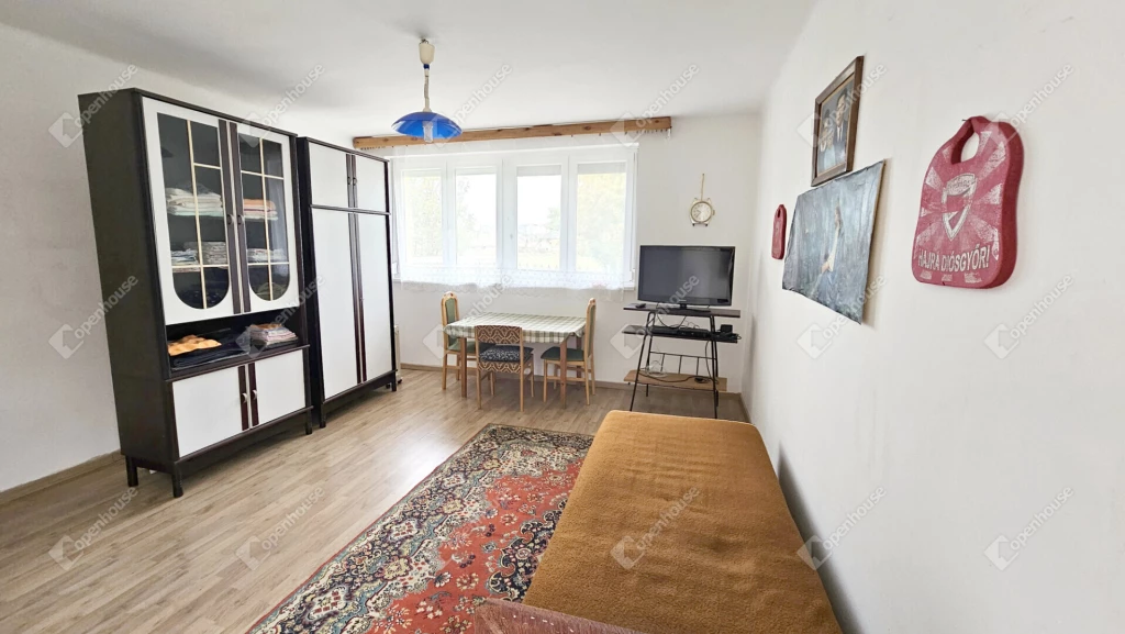 Felújított garzonlakás eladó a Selyemrét városrész határán