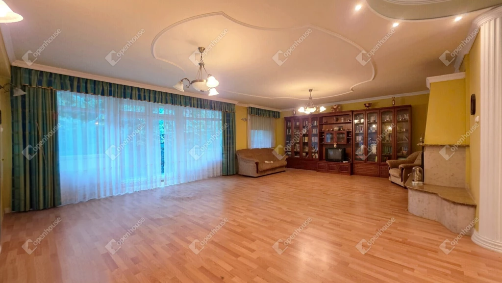 Exkluziv 345 m2-es családi ház Miskolctapolcán dupla garázzsal eladó