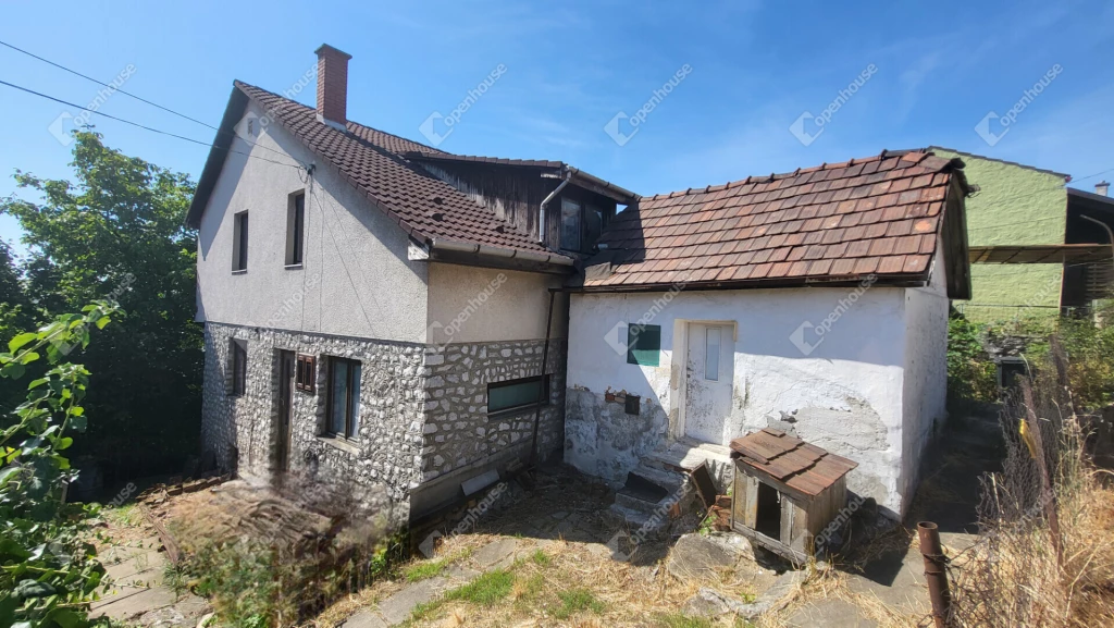 Örökpanorámás 100 m2-es családi ház eladó Komlóstetőn alkalmi áron!